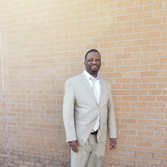 Meet your Posher, Kevin - Picture 2 of 2